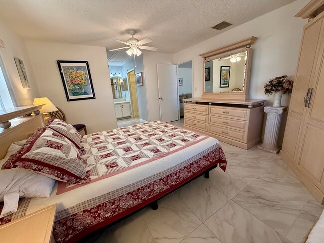 Building Photo - 5850 Summerfield Ct