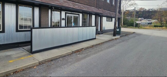 Building Photo - 373 Munson Ave