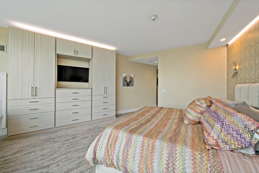 Master Bedroom - 1414 S Penn Sq