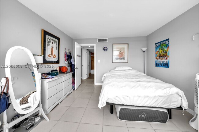 Building Photo - 3161 S Ocean Dr