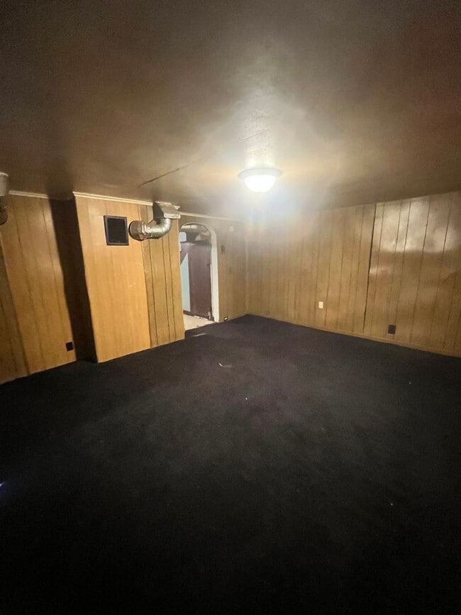 Building Photo - 3Bedroom 1Bath Single House