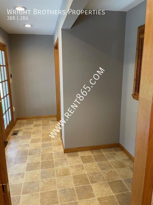 Building Photo - 4709 Lonas Dr