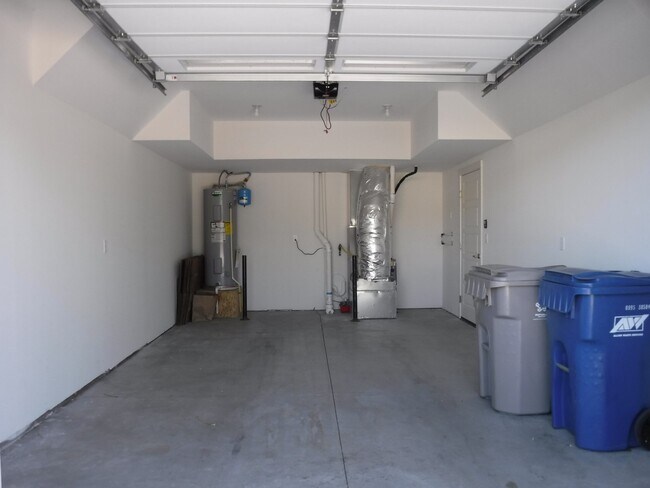 Building Photo - Chic artist-style lofts home with 3 bed 2.5 bath near Boise Greenbelt.