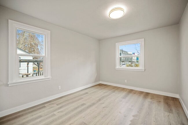 Building Photo - Enjoy a move-in ready home with brand new ...