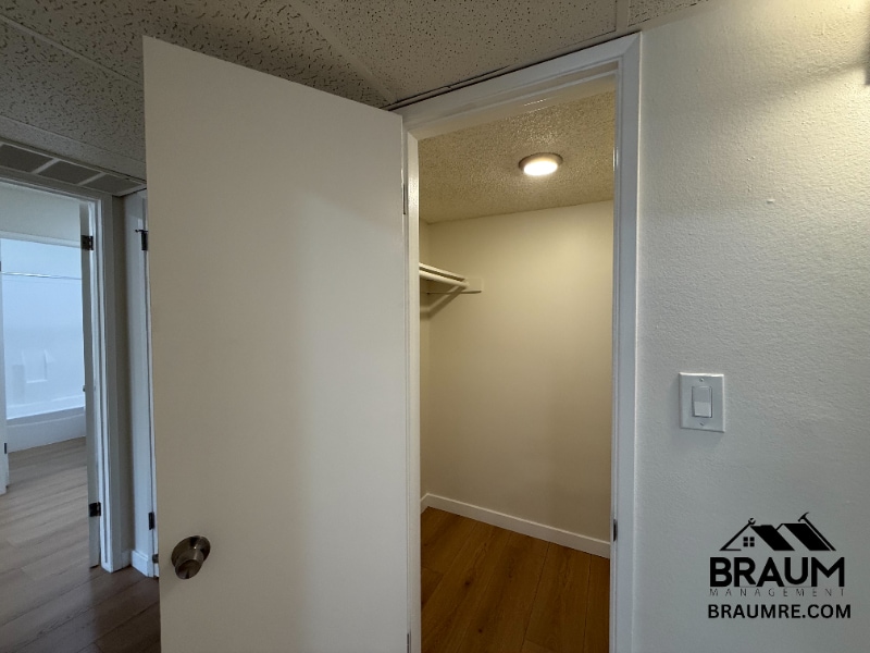 Building Photo - 5461 Kester Ave