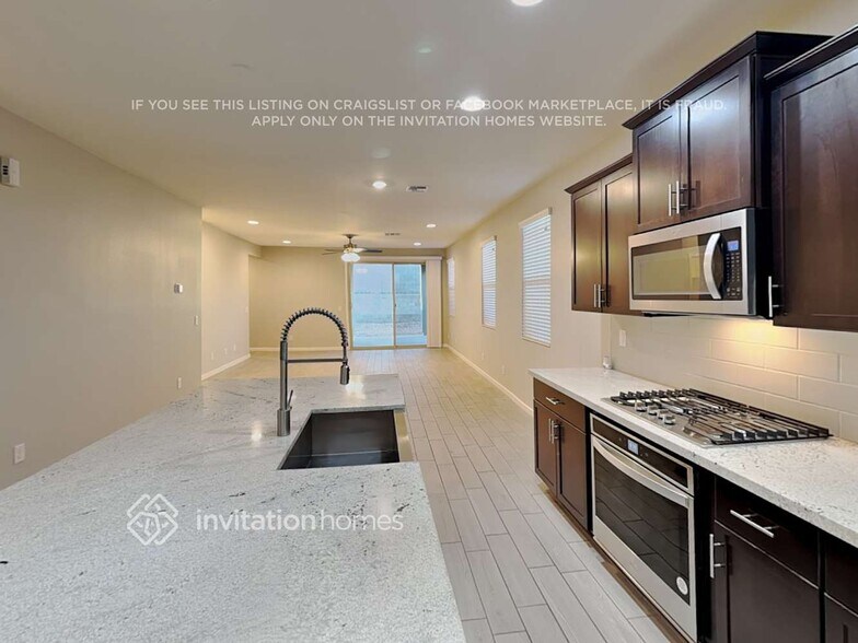 Building Photo - 4625 Greenleaf Dr