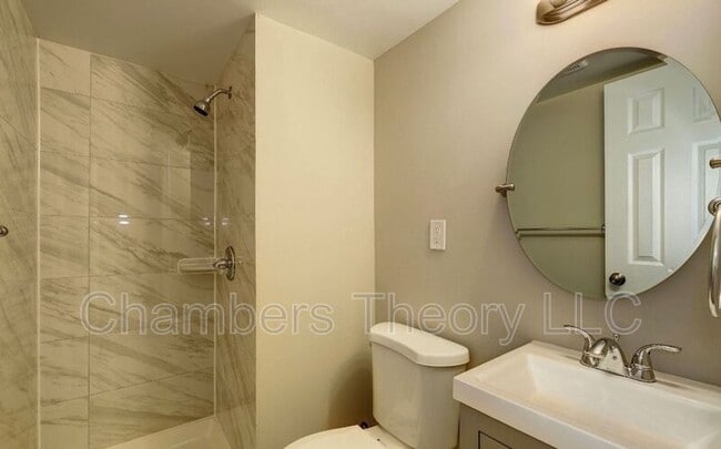 Building Photo - 1004 30th St SE