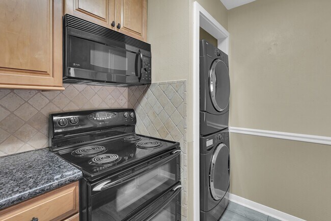 Building Photo - 801 River Rd