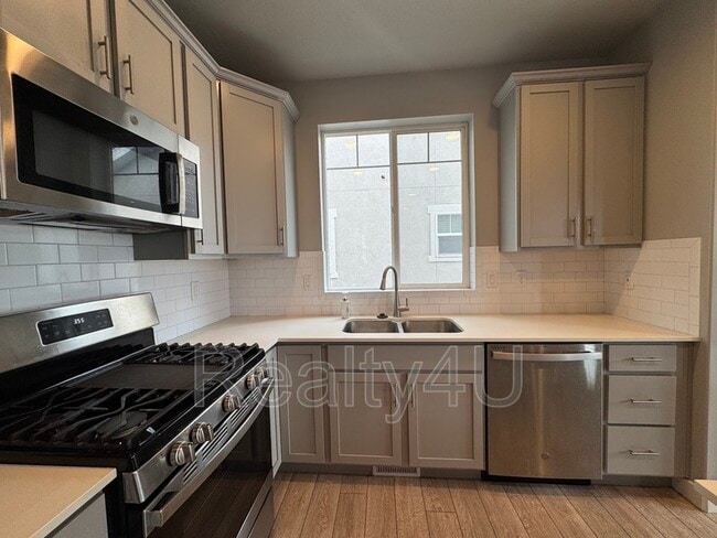 Building Photo - 1433 Dairy Ln