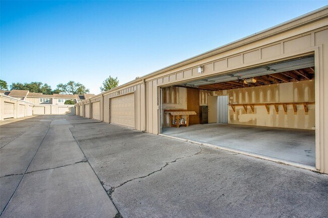 Building Photo - 11658 Lakeside Park Dr