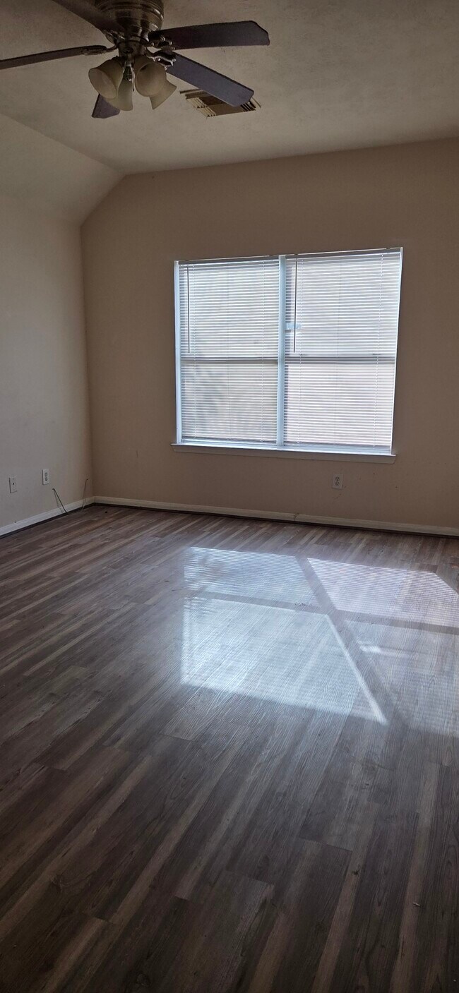 Building Photo - 14127 Magnus Ln