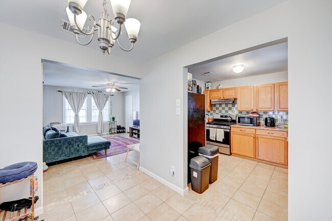 Building Photo - 4311 Ione St