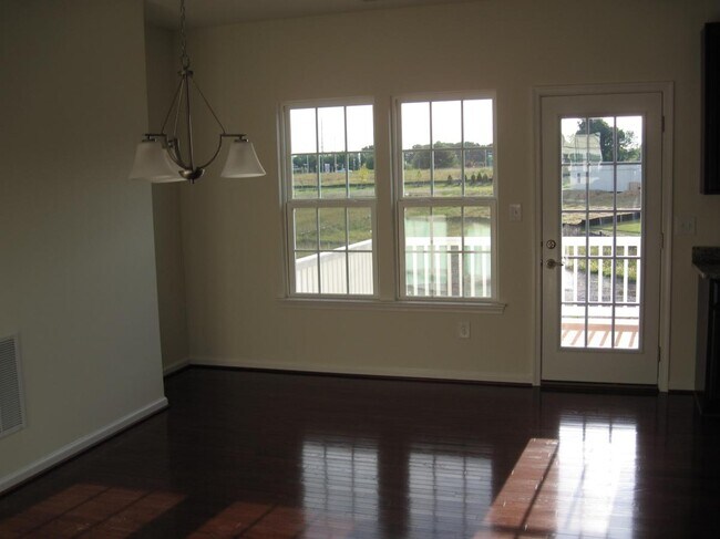 Building Photo - 1210 Madison Ln