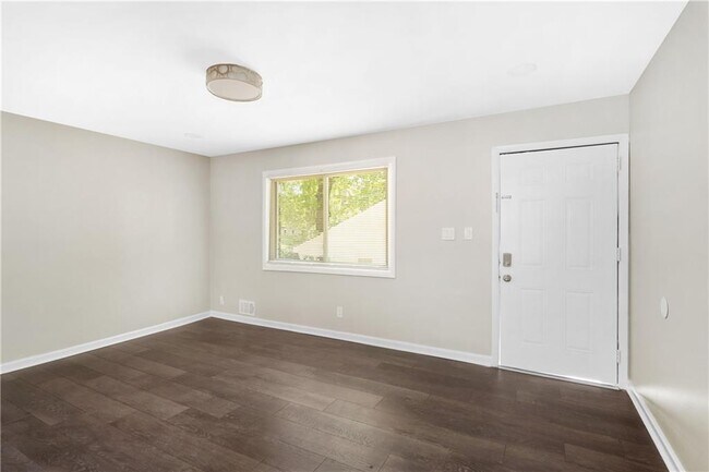 Building Photo - 2837 Palm Dr