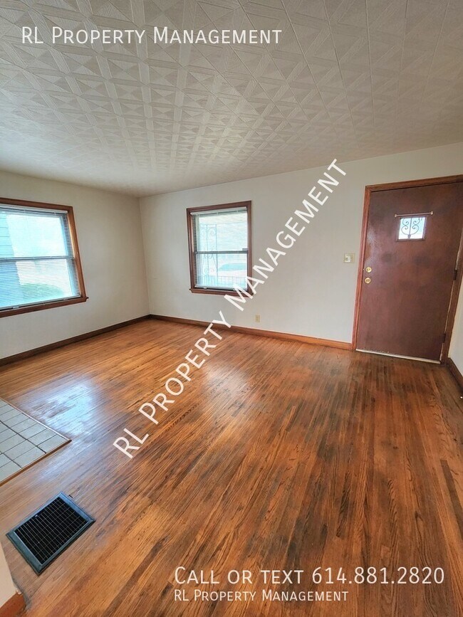 Building Photo - WAIVED APPLICATION FEES WITH SIGNED LEASE!...