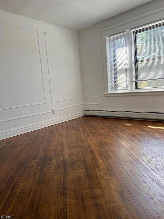 Building Photo - 347 Park Ave