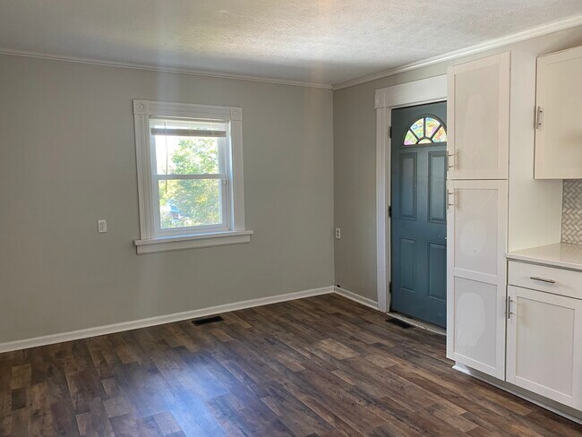 Building Photo - 128 Marshall St