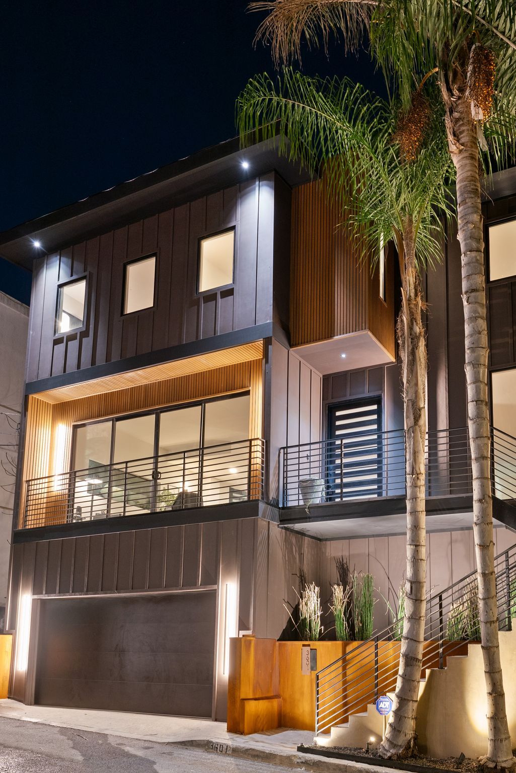 Building Photo - 3601 Dixie Canyon Pl