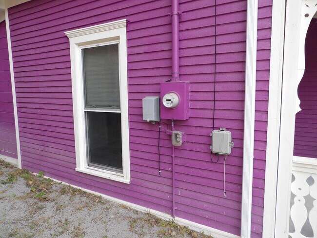 Building Photo - 609 Taylor Ave