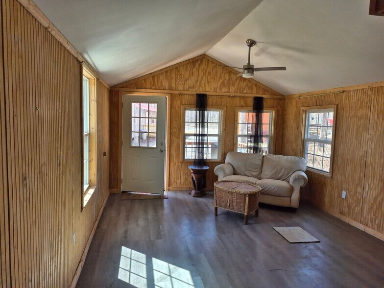 Building Photo - 500 S Winds Dr