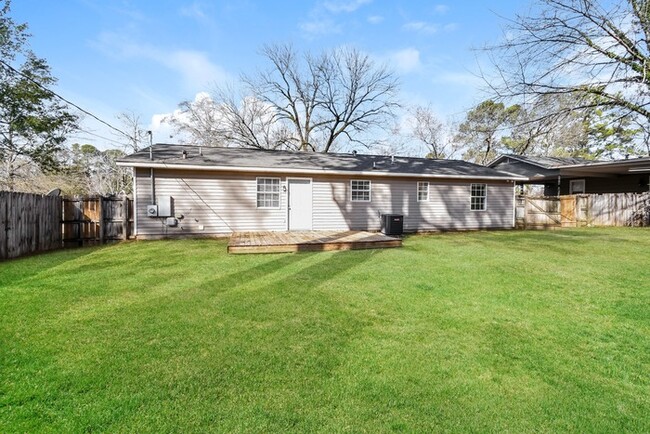 Building Photo - Cozy Tuscaloosa 4 Bedroom Home