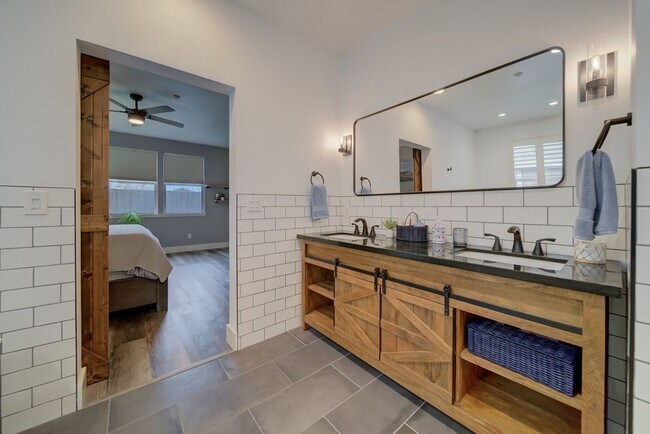 Building Photo - Modern Elegance in the Heart of North Napa