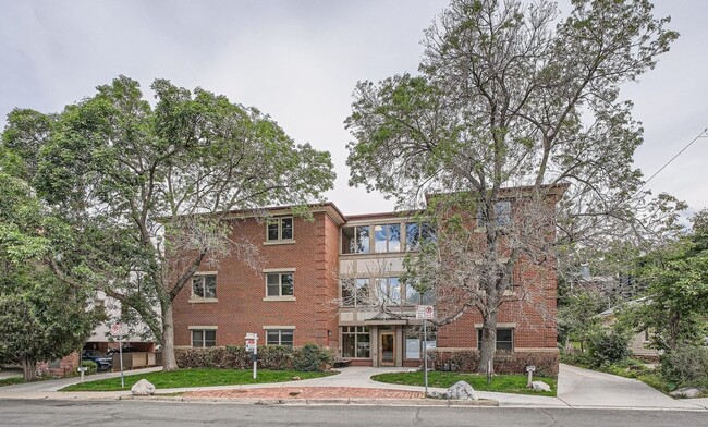 Building Photo - Furnished 2 Bed 2 Bath Condo in the Heart ...