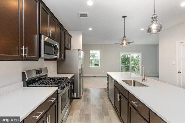 Building Photo - 606 Snapdragon Ct