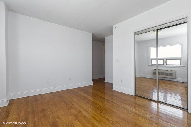 Building Photo - 809-815 22nd St