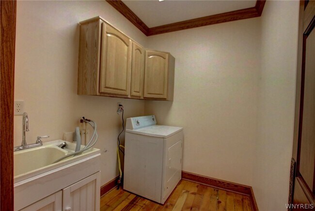 Building Photo - 5880 Draudt Rd