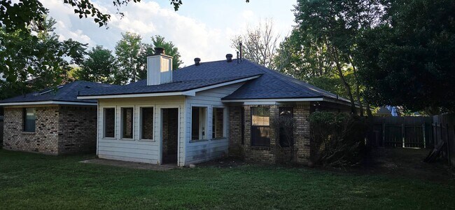 Building Photo - 6213 W Oxbow Loop