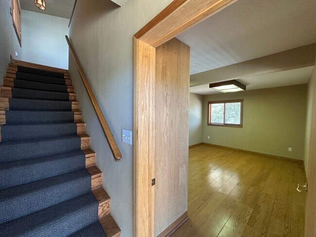Building Photo - 5182 Buckboard Dr