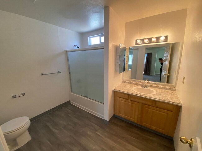 Building Photo - 965 Prater Wy