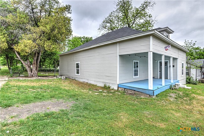 Building Photo - 702 N 8th St