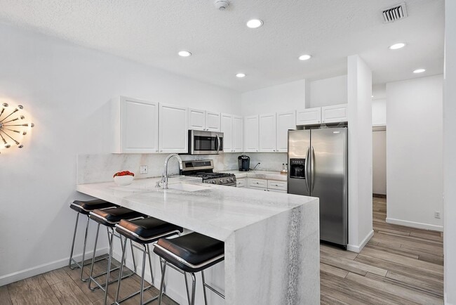 Building Photo - 8208 Heritage Club Dr