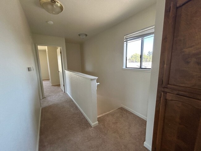 Building Photo - 1535 Springville Wy