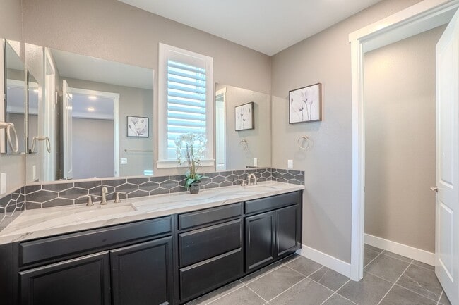 Building Photo - Fully furnished 3 bedroom / 3 bathroom plus an office.