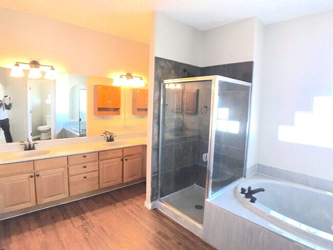 Building Photo - Stunning 4 bedroom in La Cueva area. Spacious layout. Refrigerated air! Extra Space!