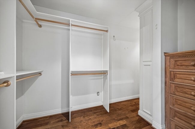 Building Photo - 5210 Meadow Lake Ln