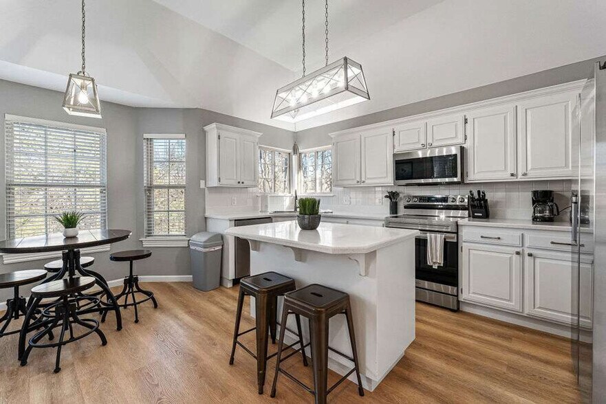 Building Photo - 410 Willington Ln