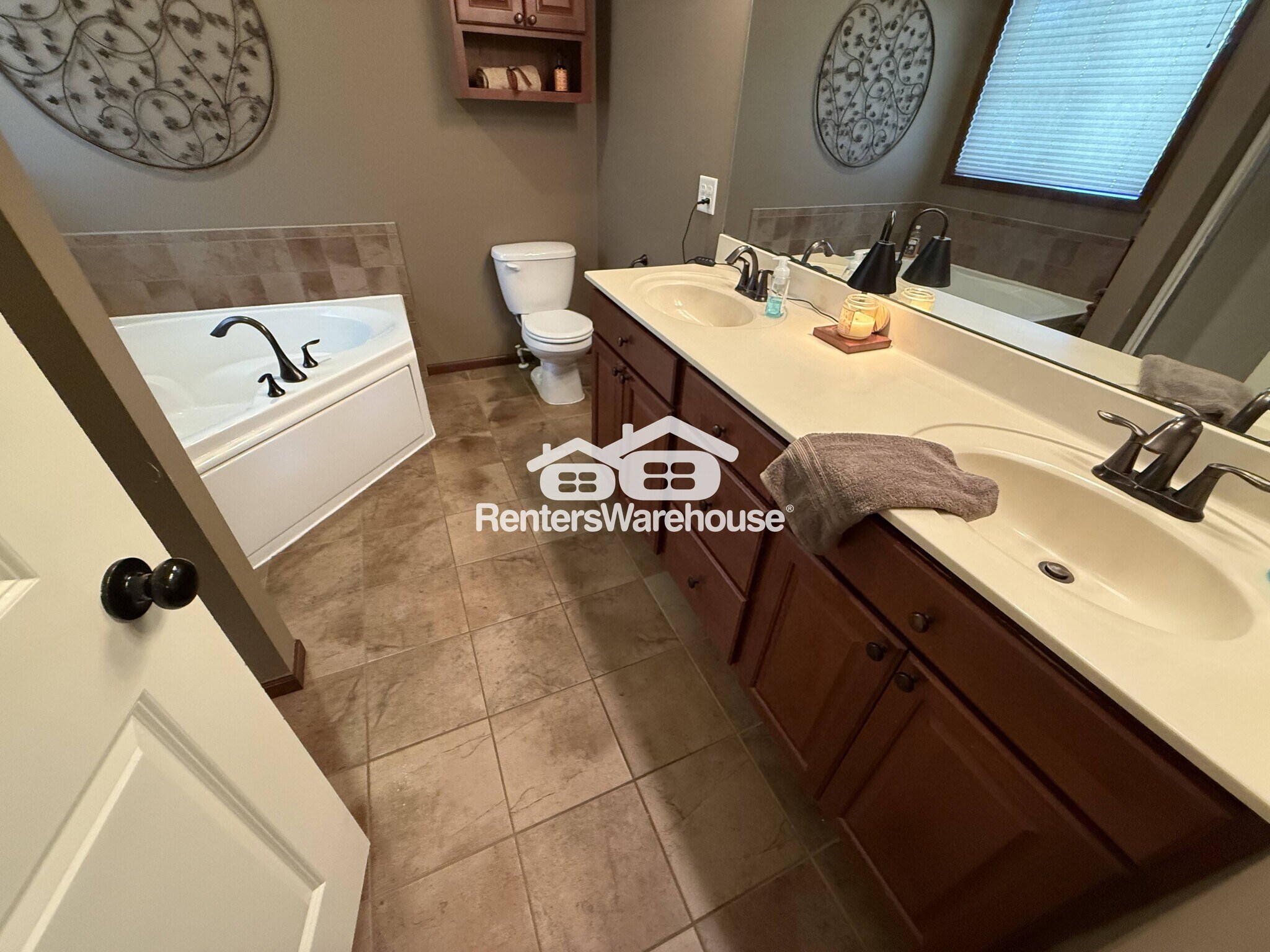 Building Photo - 3600 Mahle Ln