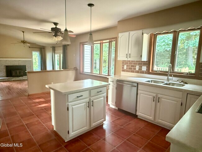 Building Photo - 60 Sherwood Trail