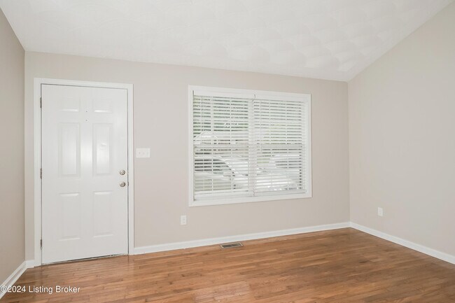 Building Photo - 806 Tin Dor Way