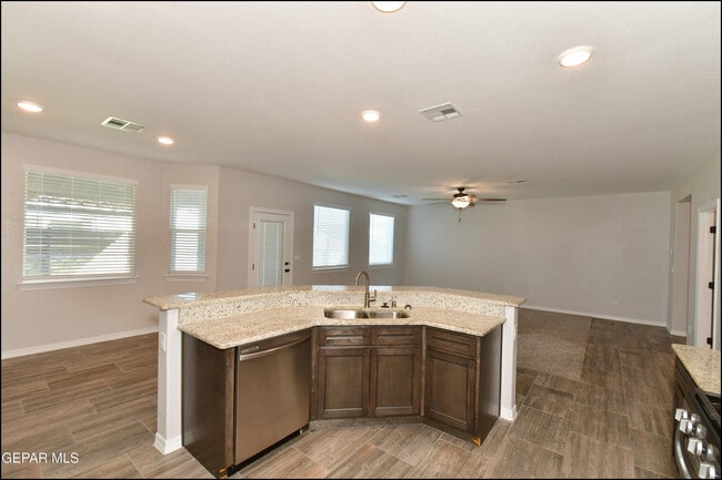 Building Photo - 2712 Sammy Cervantes St