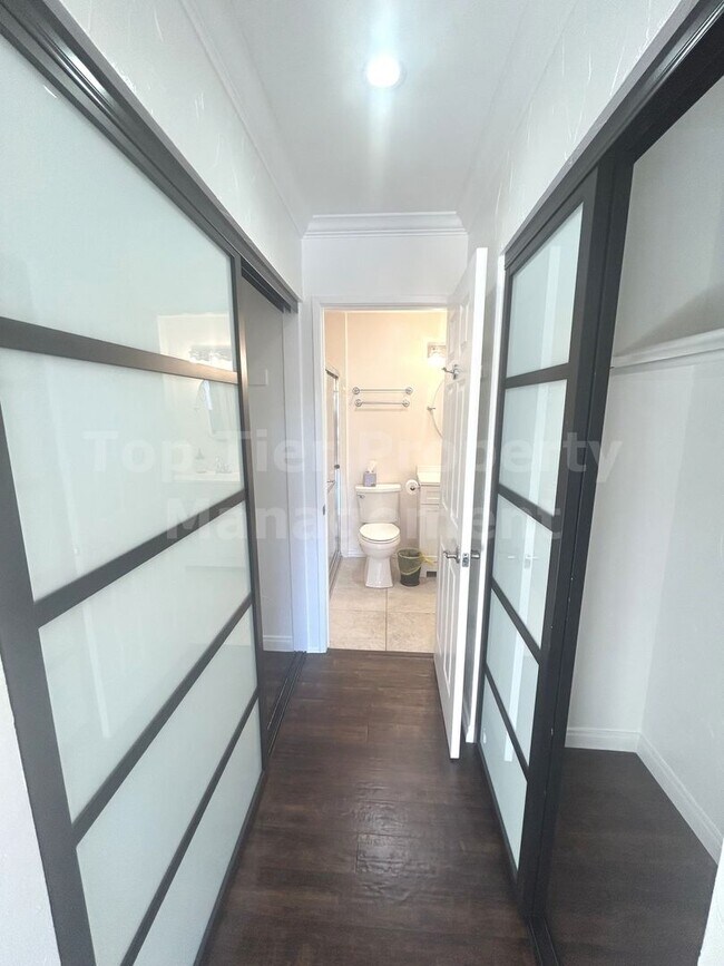 Building Photo - ***Updated 1 bed, 1 bath, 733 sqft Condo in the Heart of La Costa - Available 12/14***