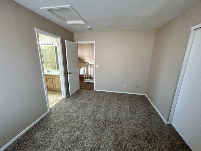Building Photo - Spacious 4-Bedroom 3-Bath Peoria Home with...