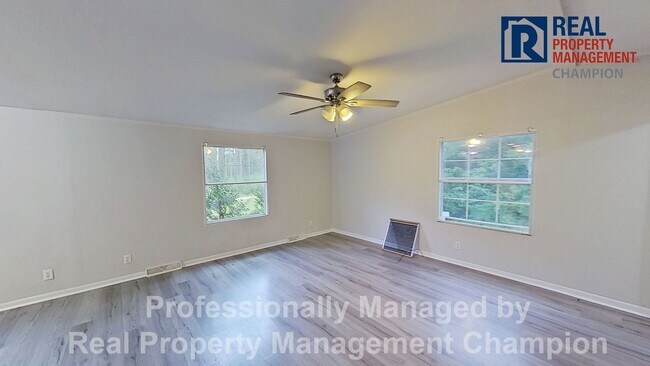 Building Photo - 20 Deer Ridge Dr E