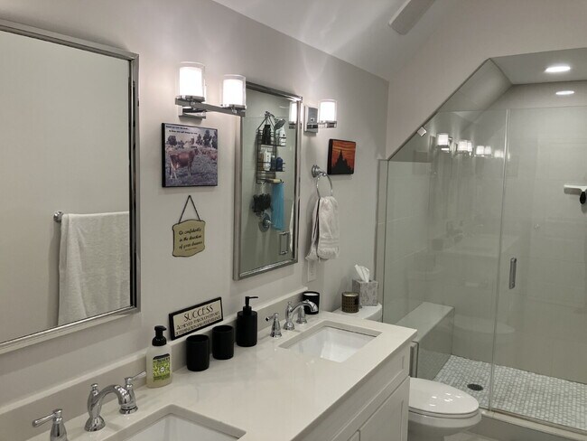 Building Photo - "Stylish 2-Bed 2-level Condo with Granite ...