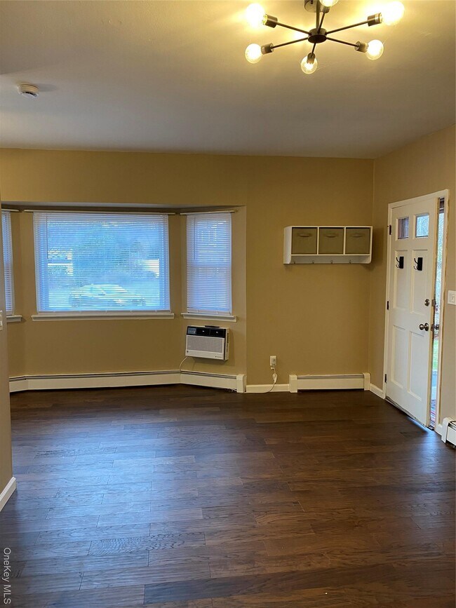 Building Photo - 6 Gaines Dr