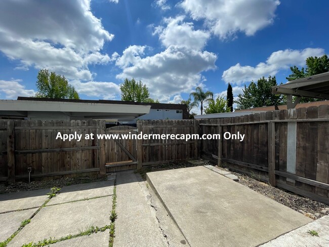 Building Photo - Now available for rent! Newly Remodeled!! ...